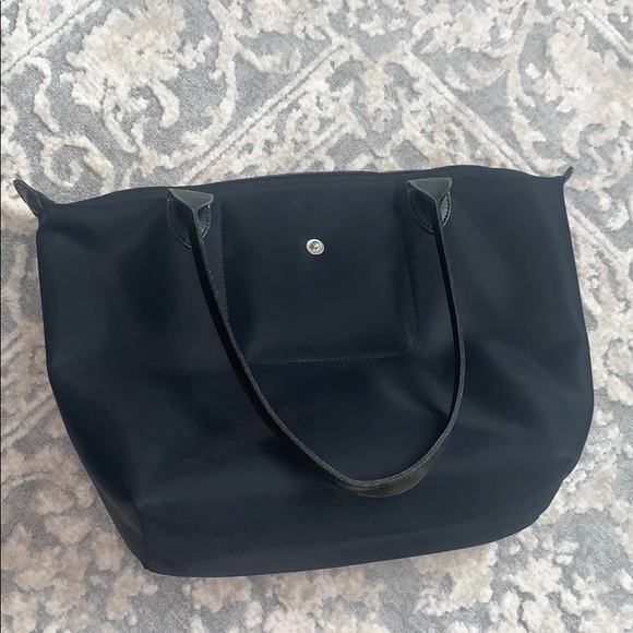 Longchamp Handbags - Longchamp Le Pliage Neo (M)
